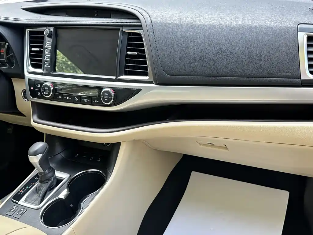 Toyota Highlander 2018 — фото 11