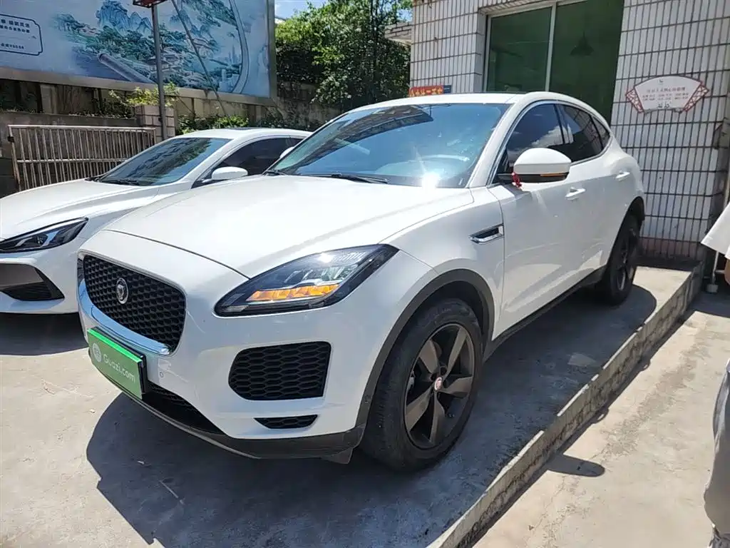 Jaguar E-PACE 2020 — фото 2