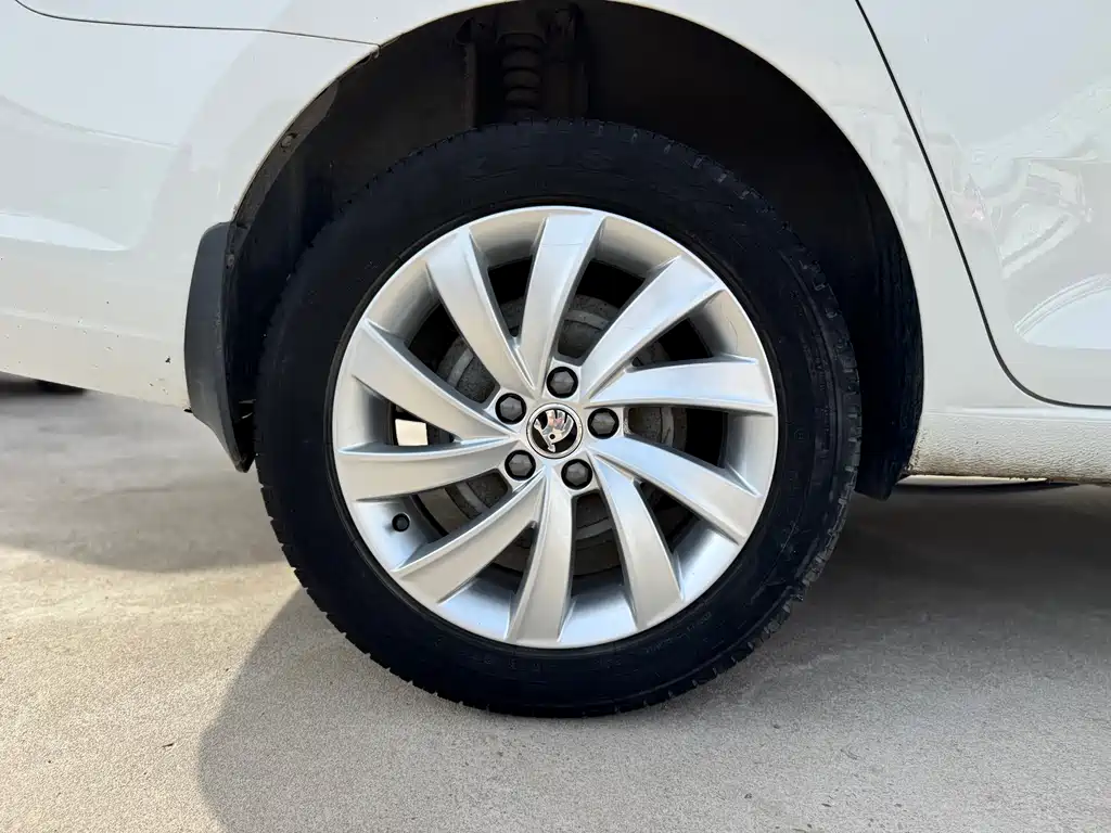 Skoda Rapid 2019 — фото 11