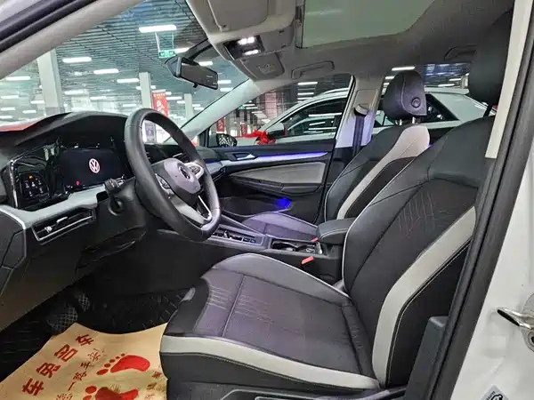 Volkswagen Golf 2023