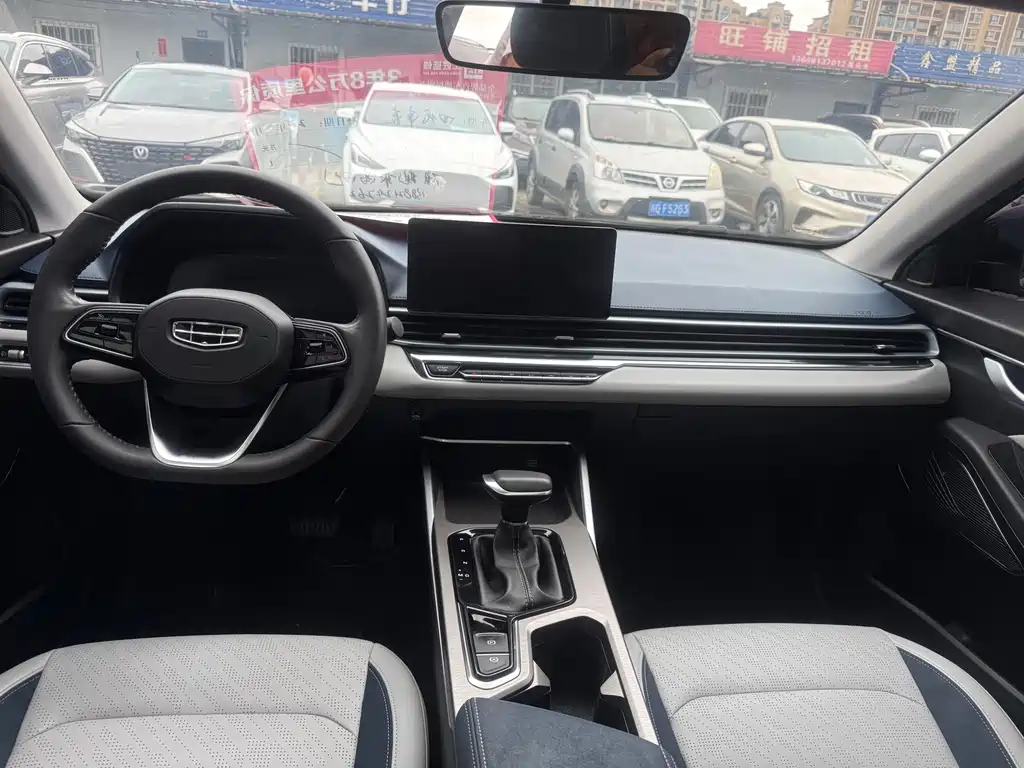 Geely Emgrand 2022