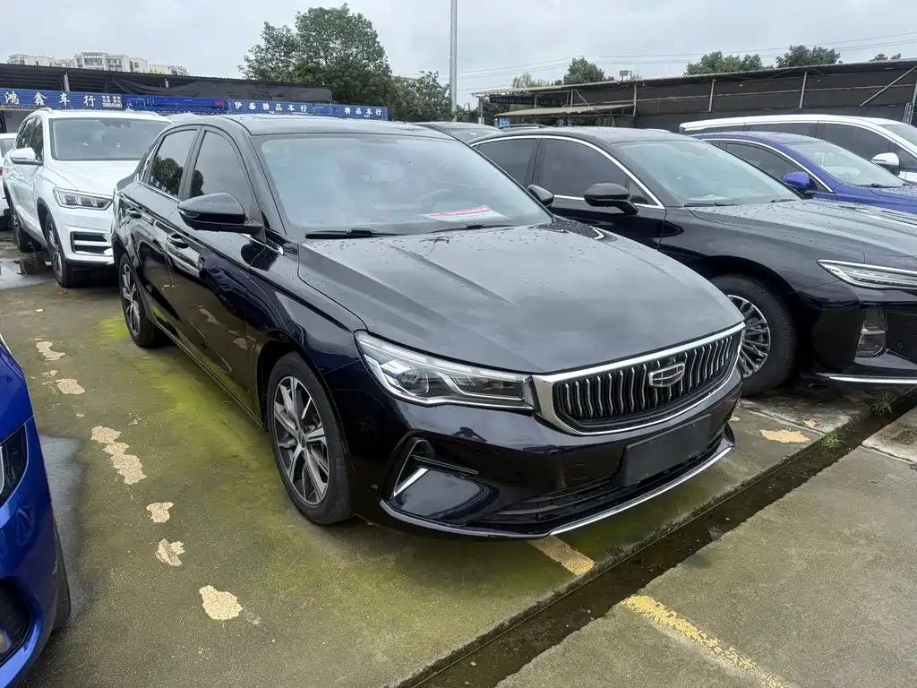 Geely Emgrand 2022