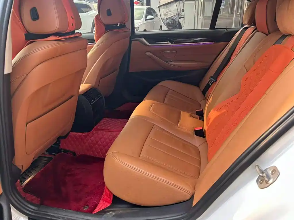 BMW 5 Series 2018 — фото 11
