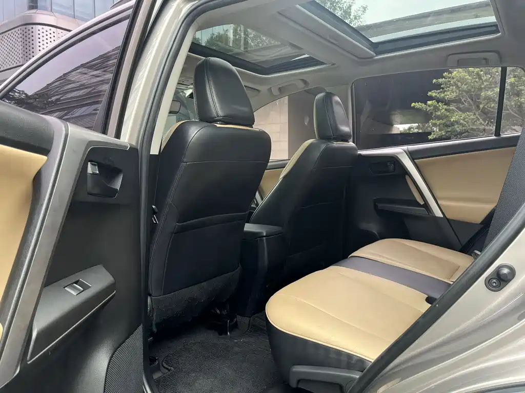 Toyota RAV4 2017 — фото 14