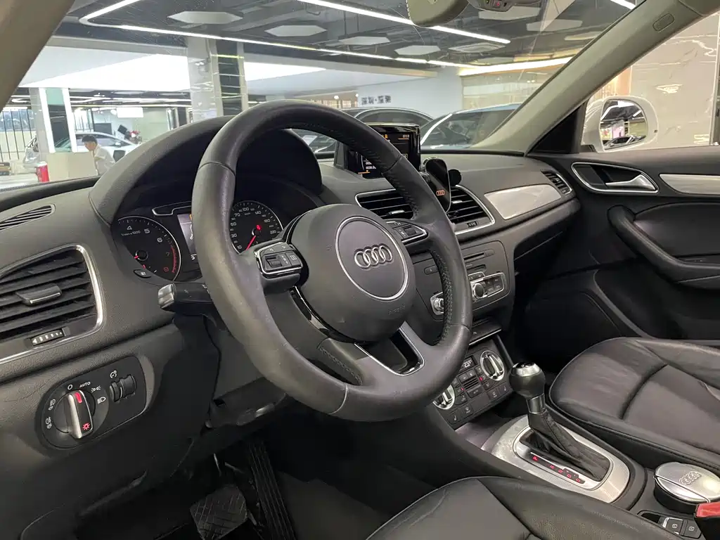 Audi Q3 2014 — фото 14