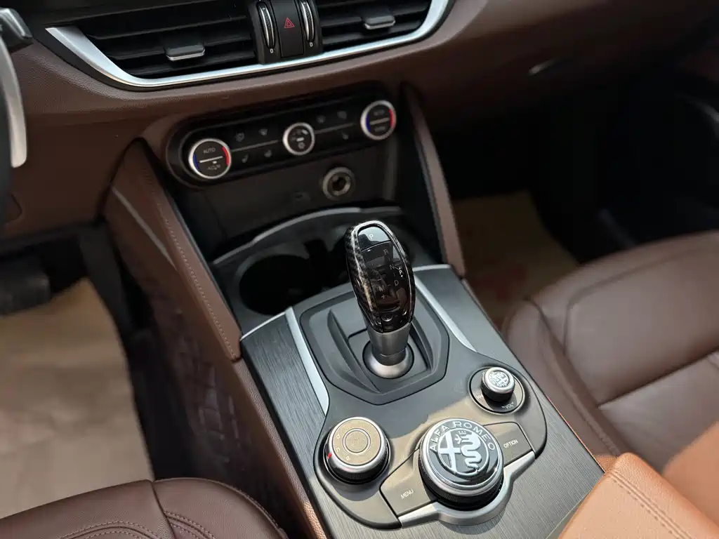 Alfa Romeo Stelvio 2019 — фото 13