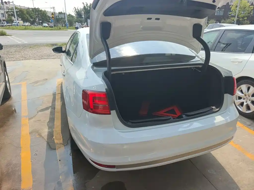 Volkswagen Sagitar 2017