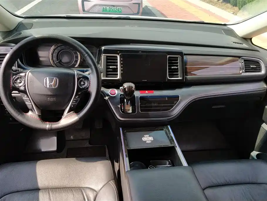 Honda Elysion 2017 — фото 12