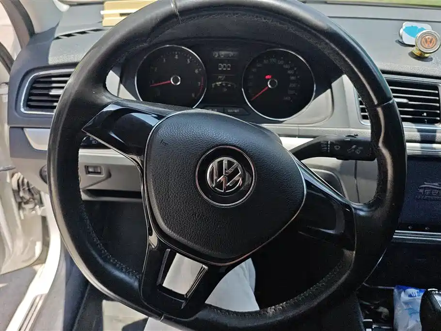 Volkswagen Lavida 2017 — фото 15