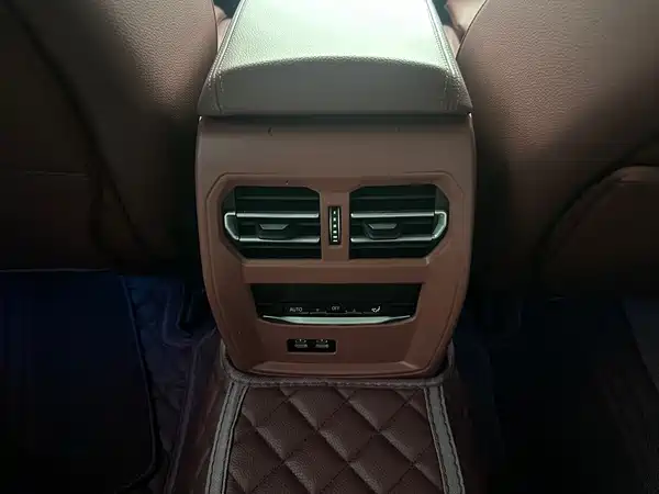 BMW i3 2025