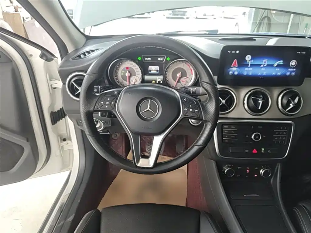 Mercedes-Benz GLA 2016 — фото 11