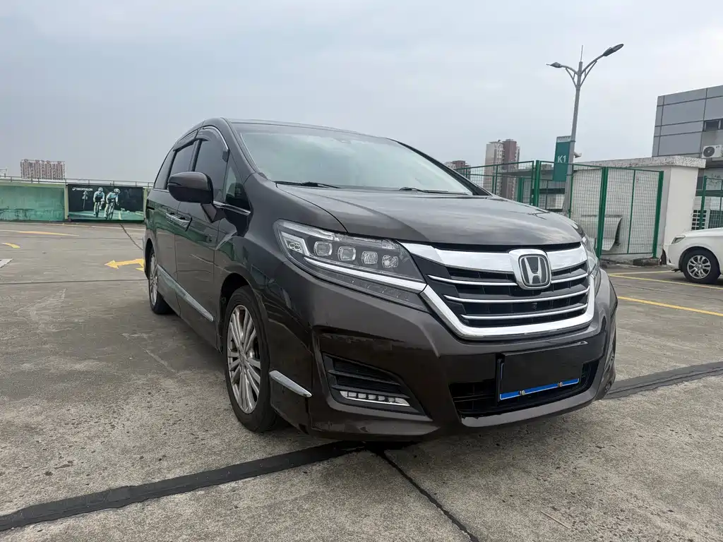Honda Elysion 2016