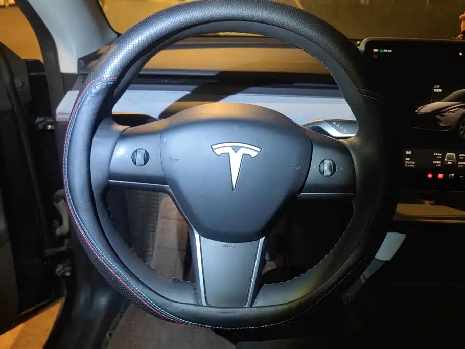 Tesla Model Y 2024 — фото 15