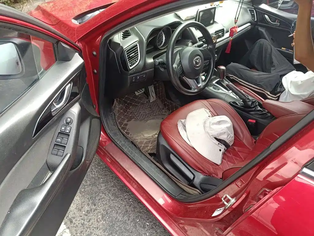 Mazda 3 Axela 2016 — фото 14