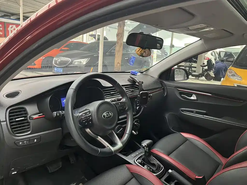 Kia KX Cross 2019 — фото 11