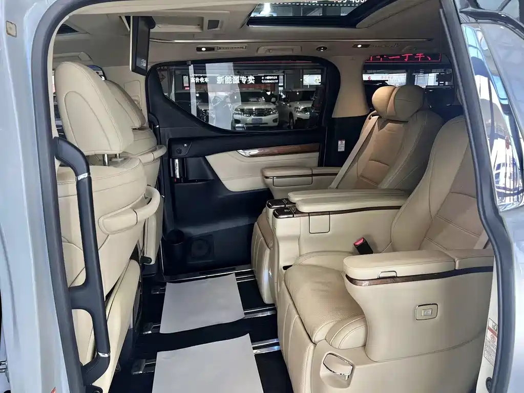 Toyota Alphard 2017 — фото 5