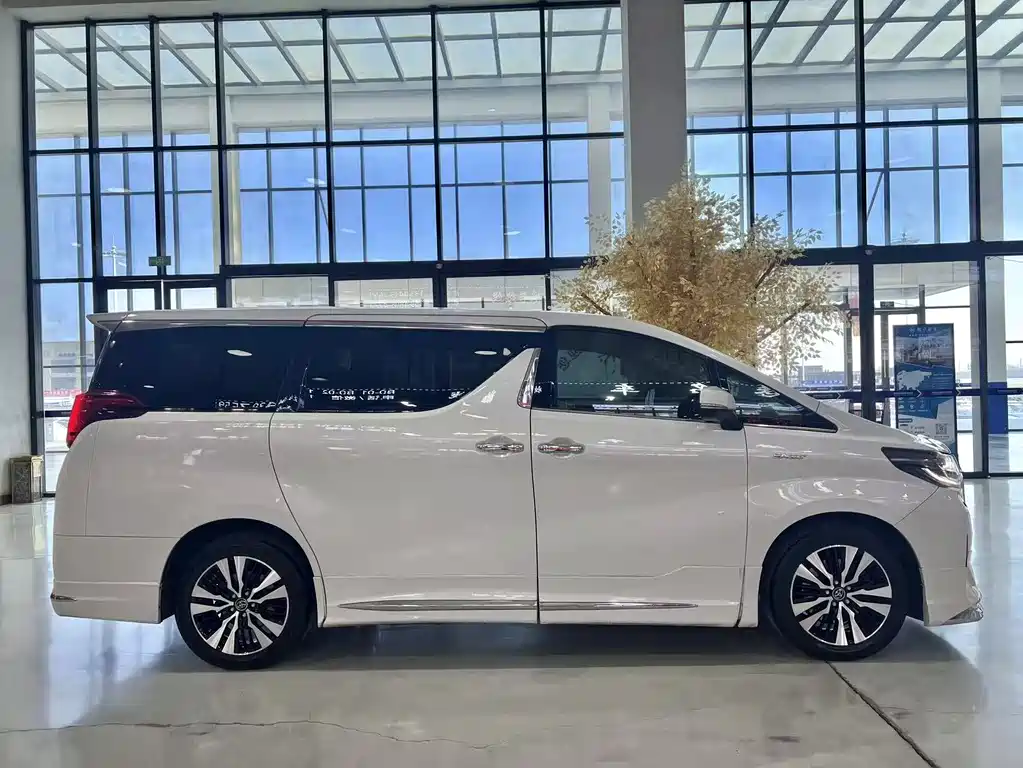 Toyota Alphard 2017 — фото 8
