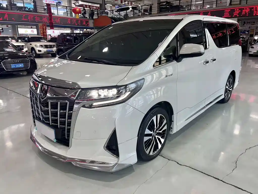 Toyota Alphard 2017 — фото 1