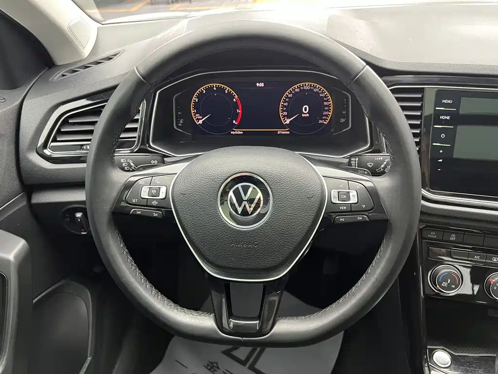 Volkswagen T-Roc 2023 — фото 11