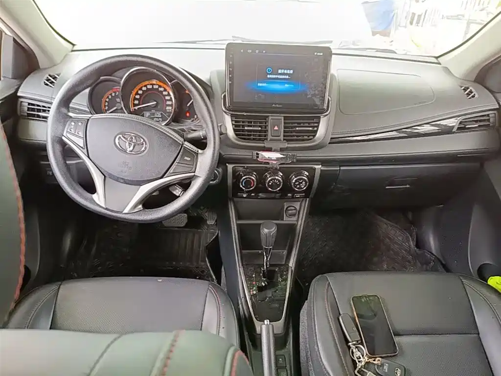 Toyota Yaris L 2022 — фото 10