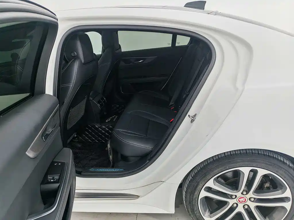 Jaguar XEL 2021 — фото 10