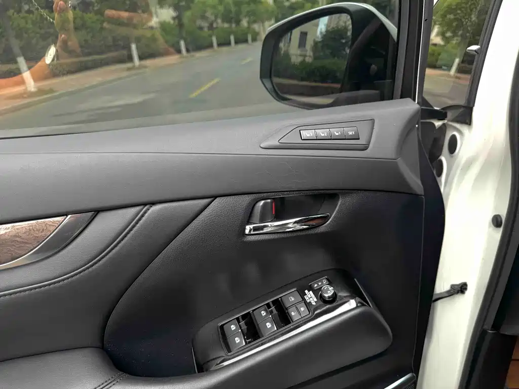 Toyota Alphard 2018 — фото 8