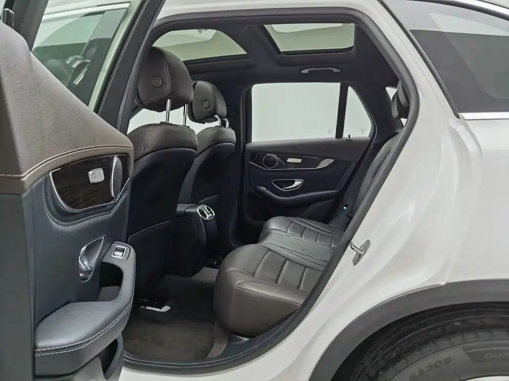 Mercedes-Benz GLC 2018 — фото 15