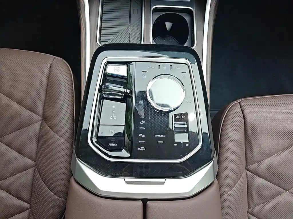 BMW 7 Series 2025 — фото 8