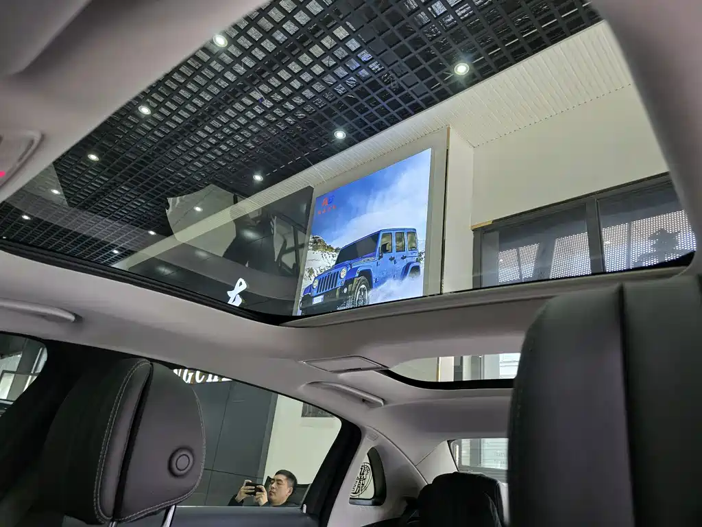 Mercedes-Benz E-Class 2022 — фото 11