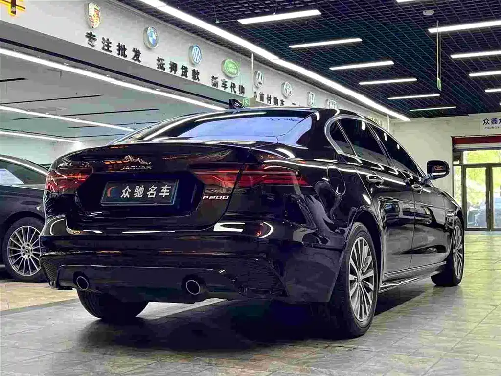 Jaguar XEL 2019 — фото 7