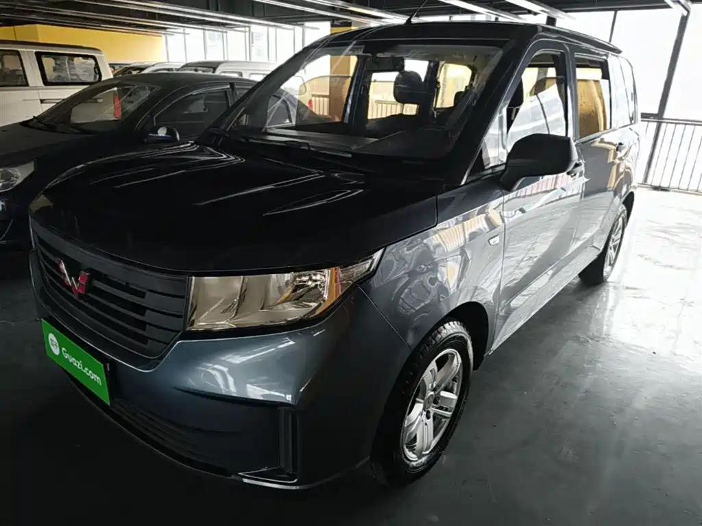 Wuling Hongguang PLUS 2021 — фото 1