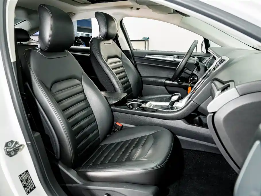Ford Mondeo 2016 — фото 19