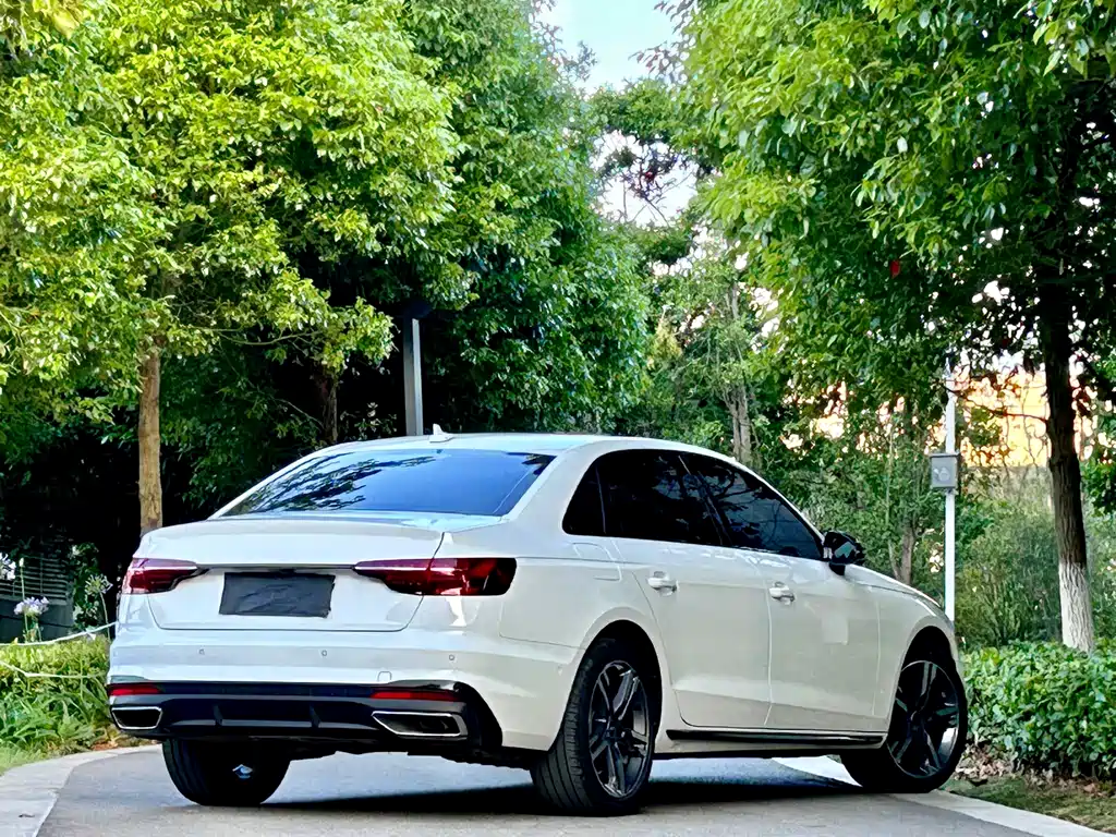 Audi A4L 2023 — фото 5