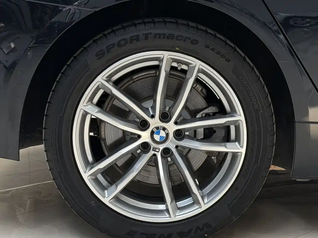 BMW 5 Series 2020 — фото 10