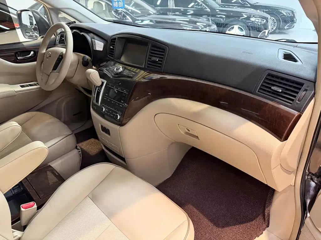 Nissan Quest 2016 — фото 17