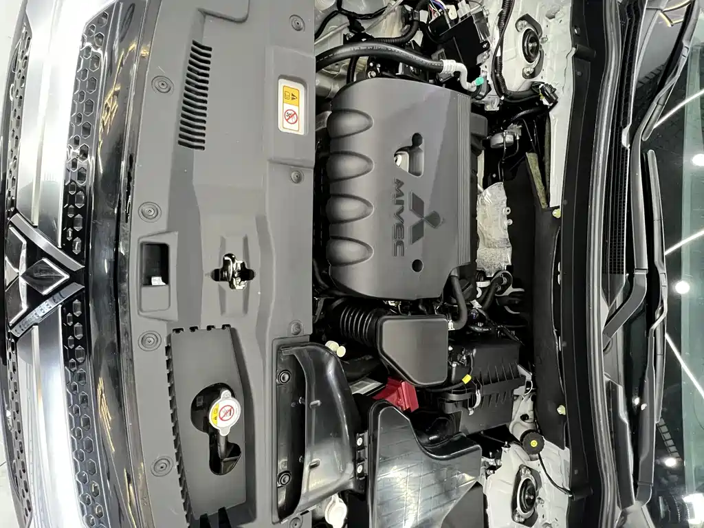 Mitsubishi Outlander 2022 — фото 19