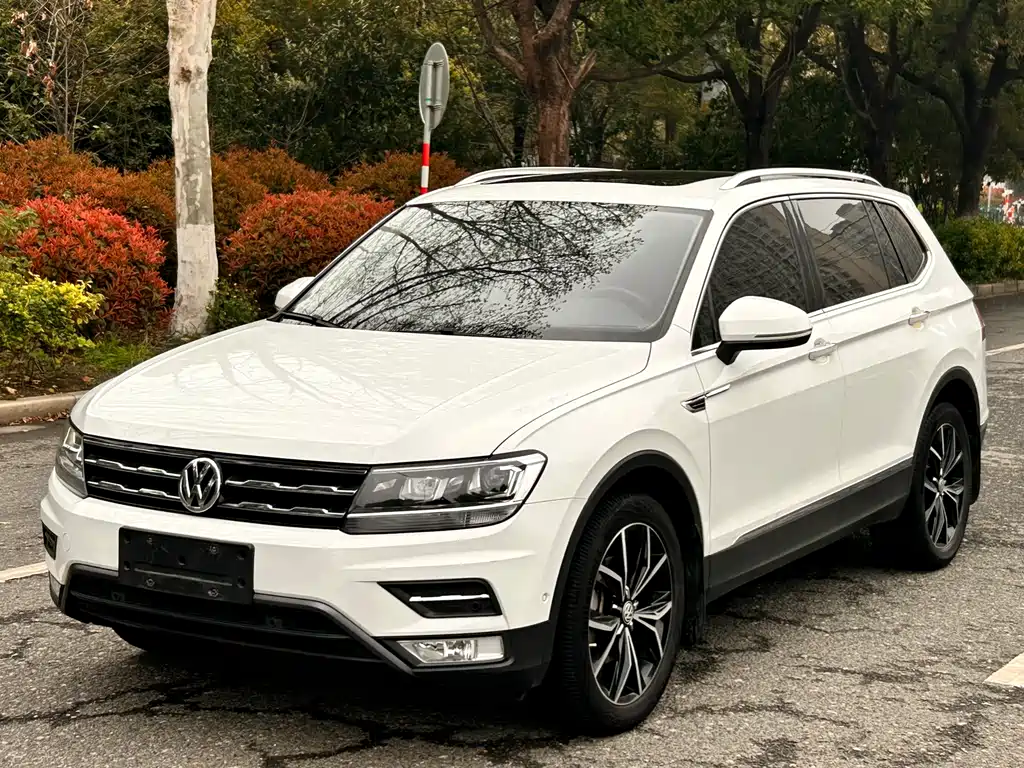 Volkswagen Tiguan L 2021 — фото 1
