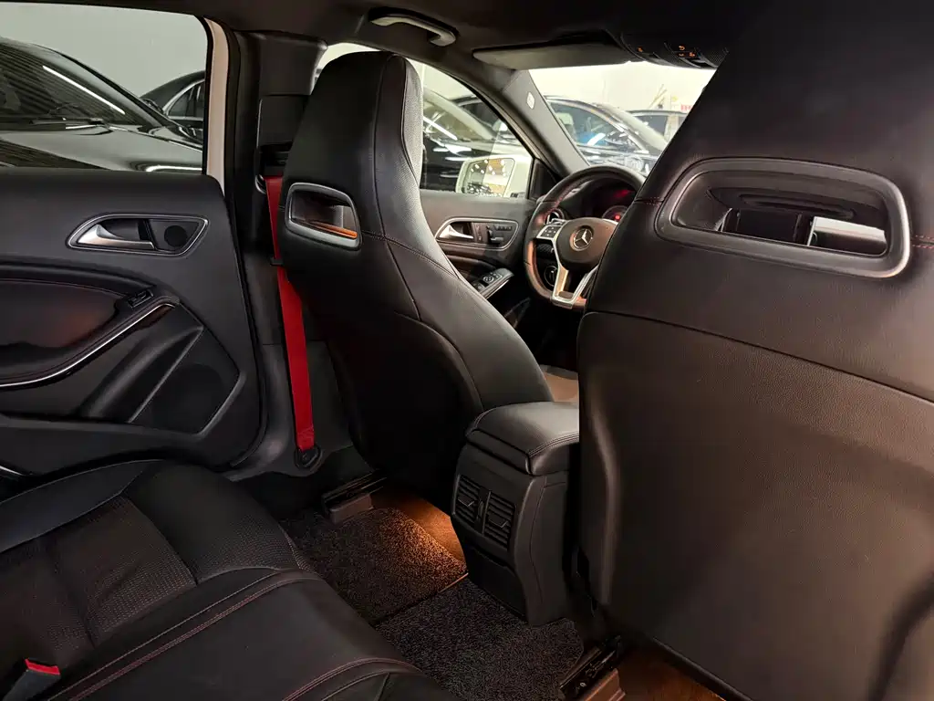 Mercedes-Benz A-Class 2016 — фото 13