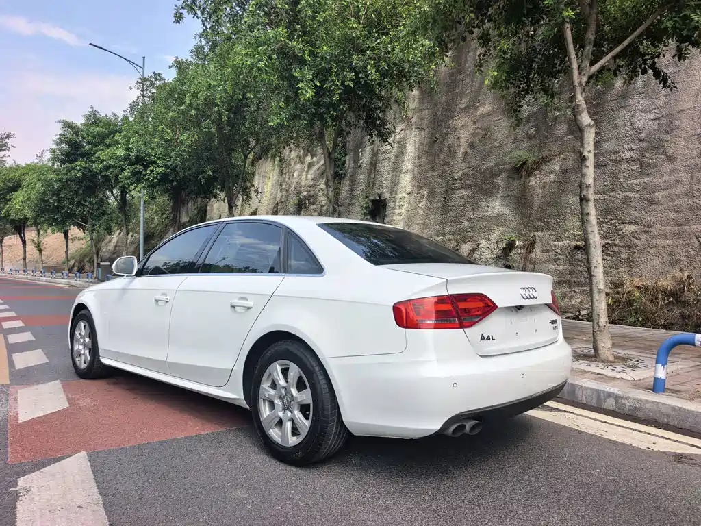 Audi A4L 2012