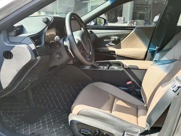 Lexus ES 2024