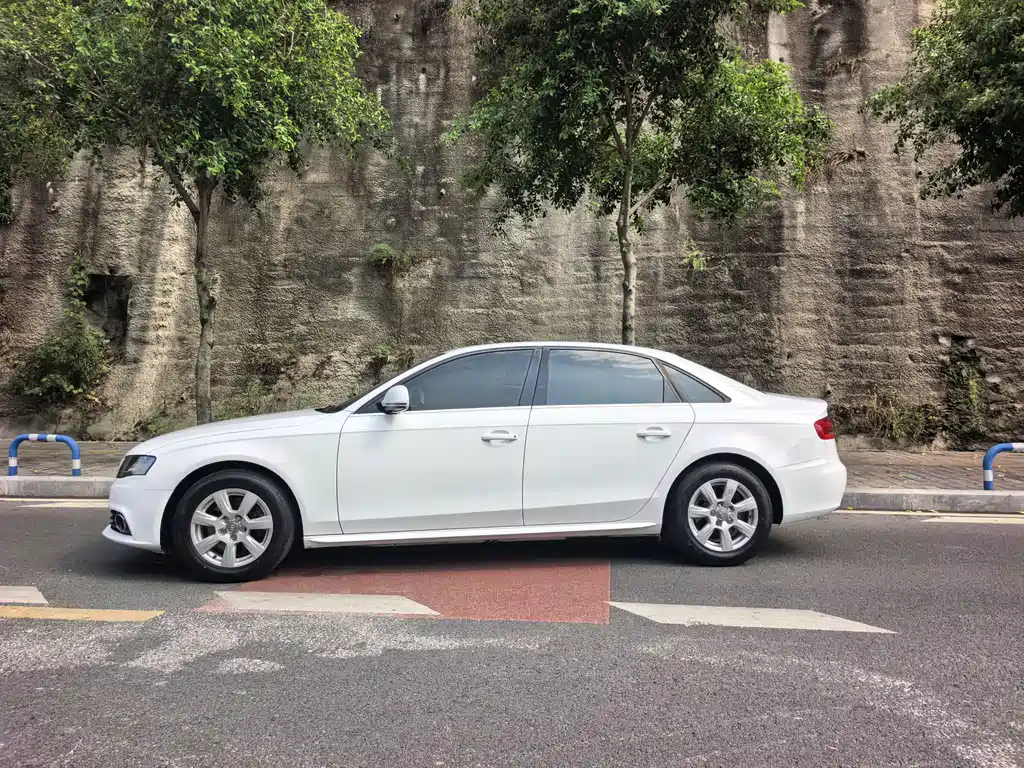 Audi A4L 2012
