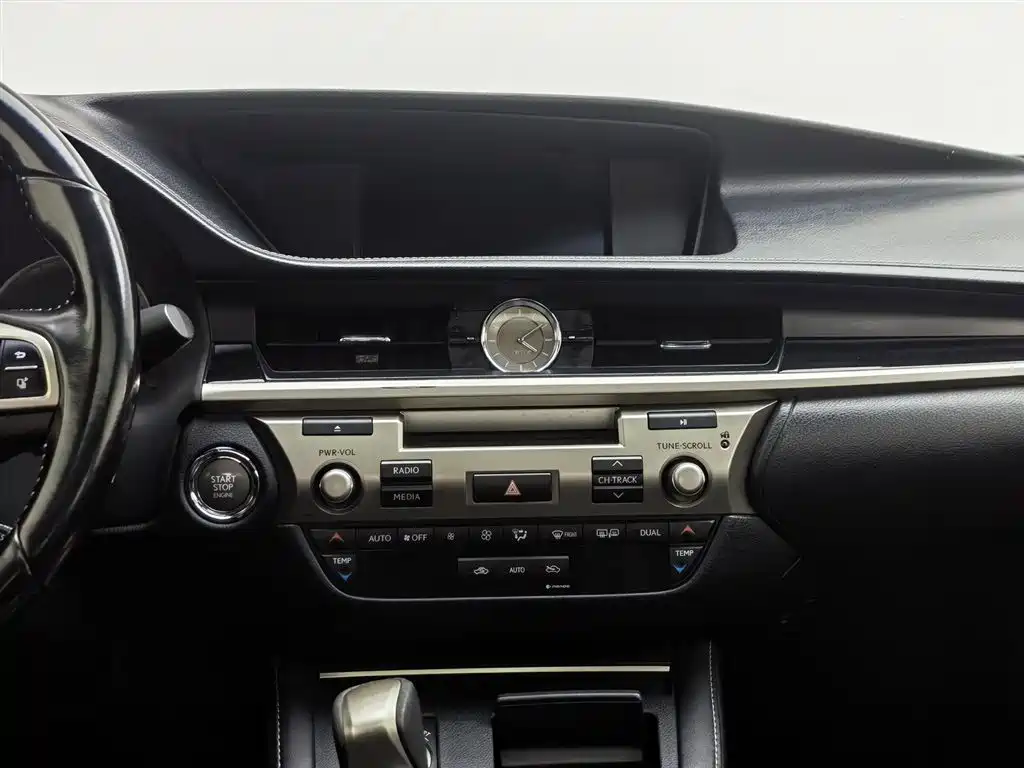 Lexus ES 2016 — фото 12