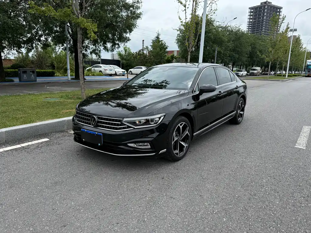 Volkswagen Magotan 2025