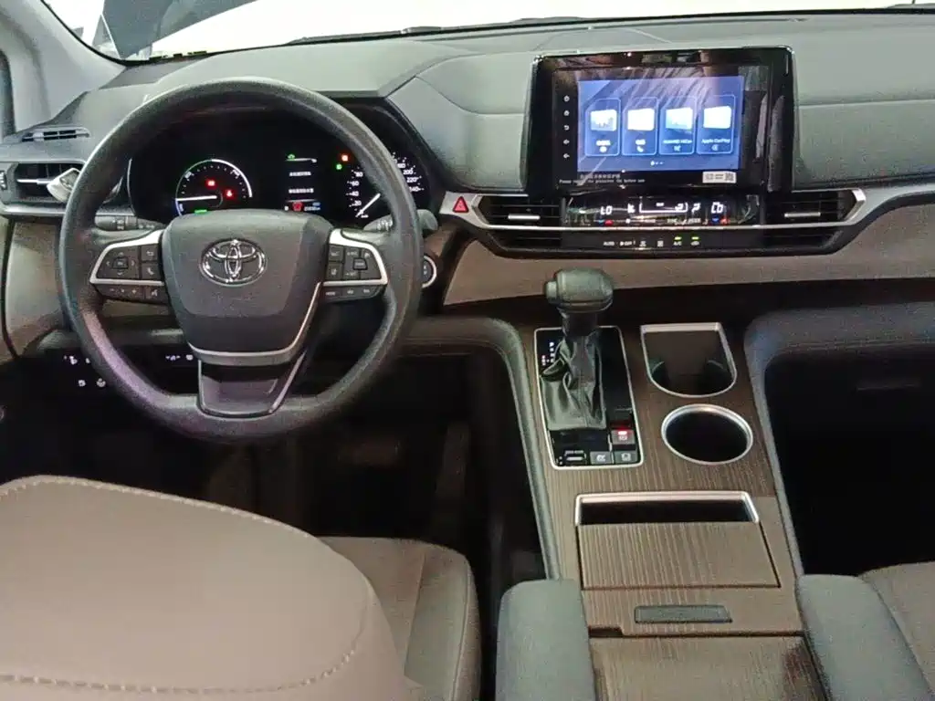 Toyota Granvia 2024 — фото 10