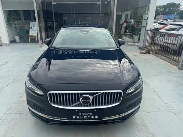 Volvo S90 Plug-In Hybrid 2025