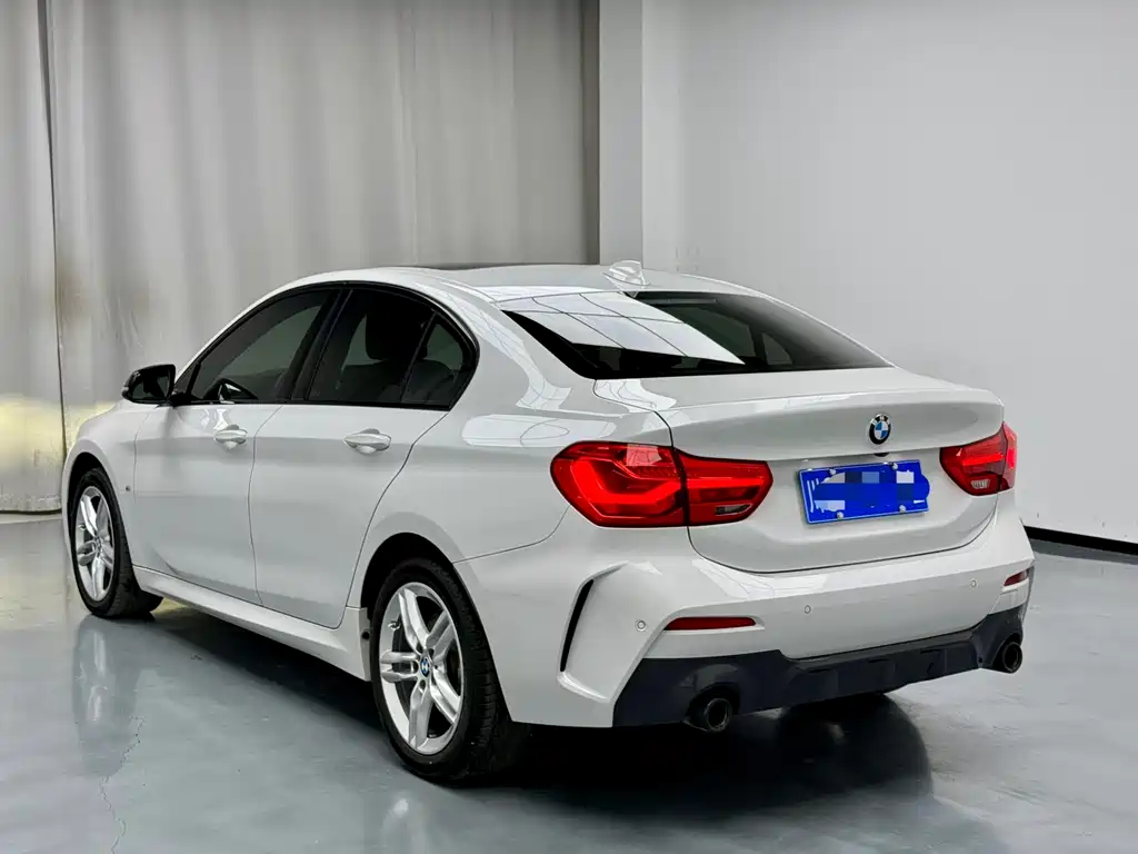 BMW 1 Series 2022 — фото 12