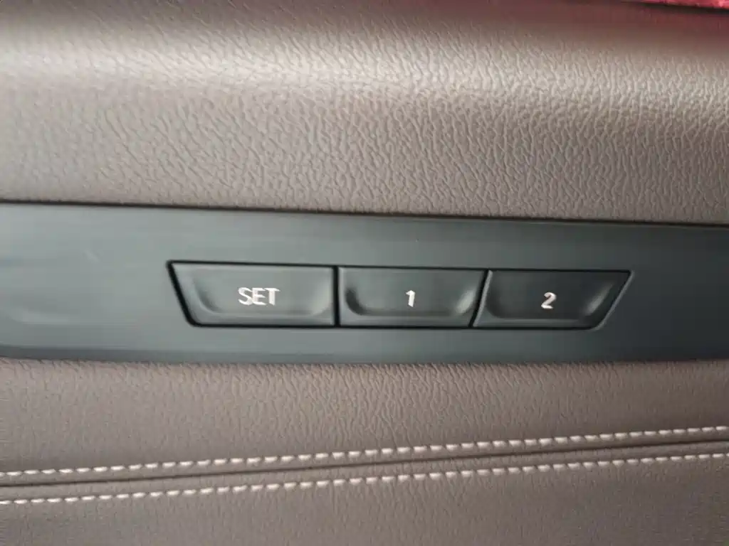BMW 5 Series 2019 — фото 11