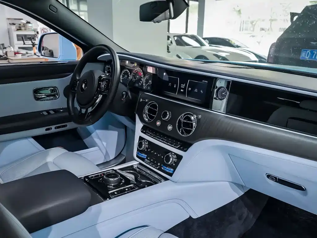 Rolls-Royce Ghost 2021 — фото 16