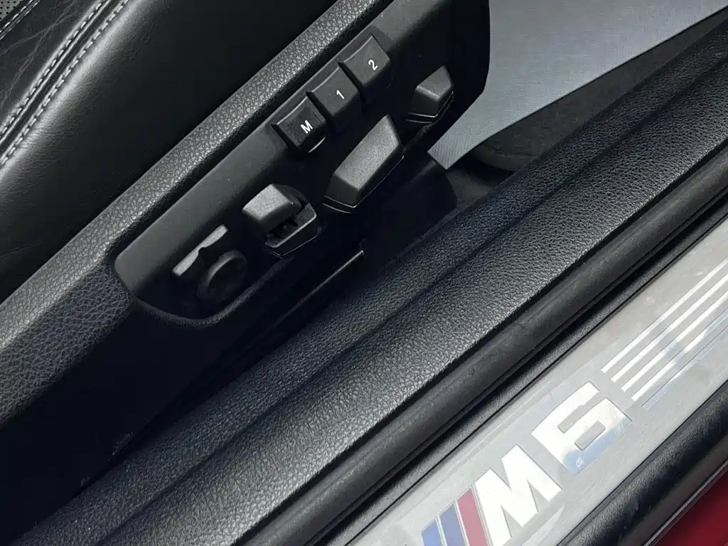BMW M6 2012 — фото 19