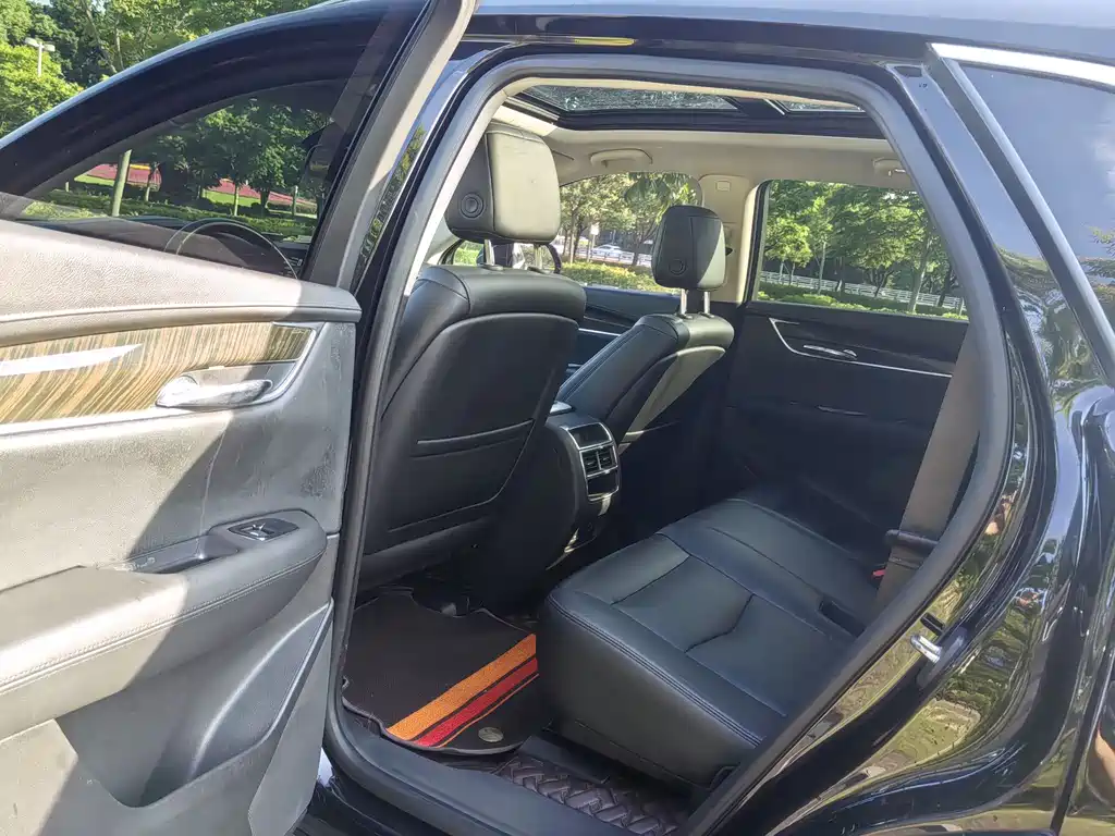 Cadillac XT5 2016 — фото 15